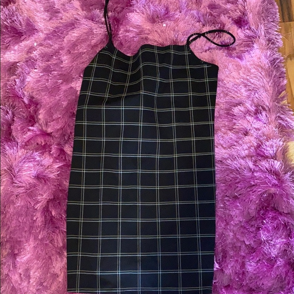 Black dress with gridding details (yellow/white)